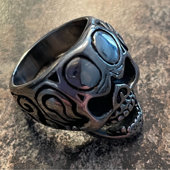 LARGE SILVER/CHROME STAINLESS STEEL TRIBAL SKULL FACE RING MENS SIZE 11 NICE 💀 - Picture 3 of 16